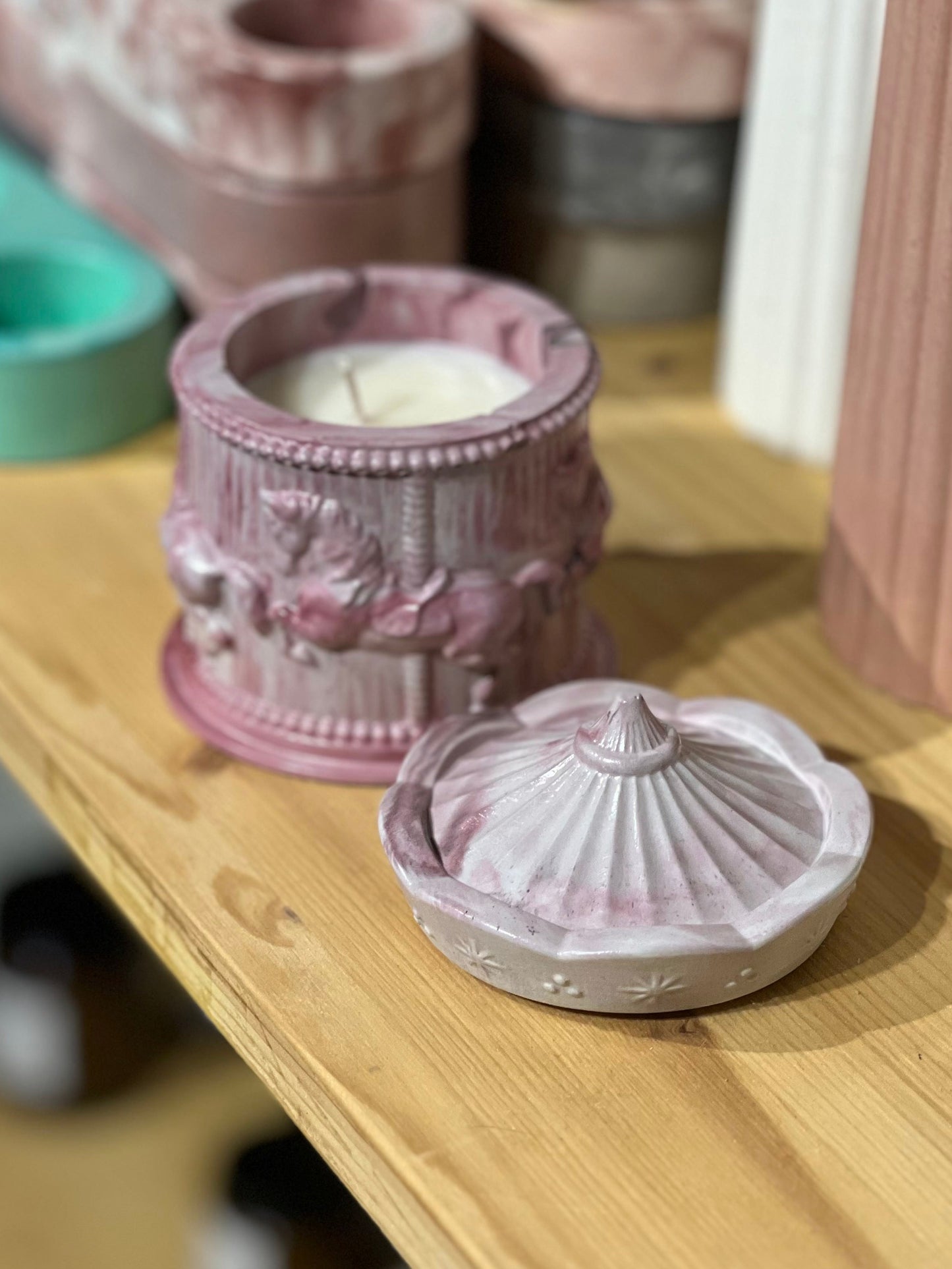 Χειροποίητο Καρουζέλ Κερί Σόγιας Black Currant - Ethyrhome | Handmade Carousel Soy Candle