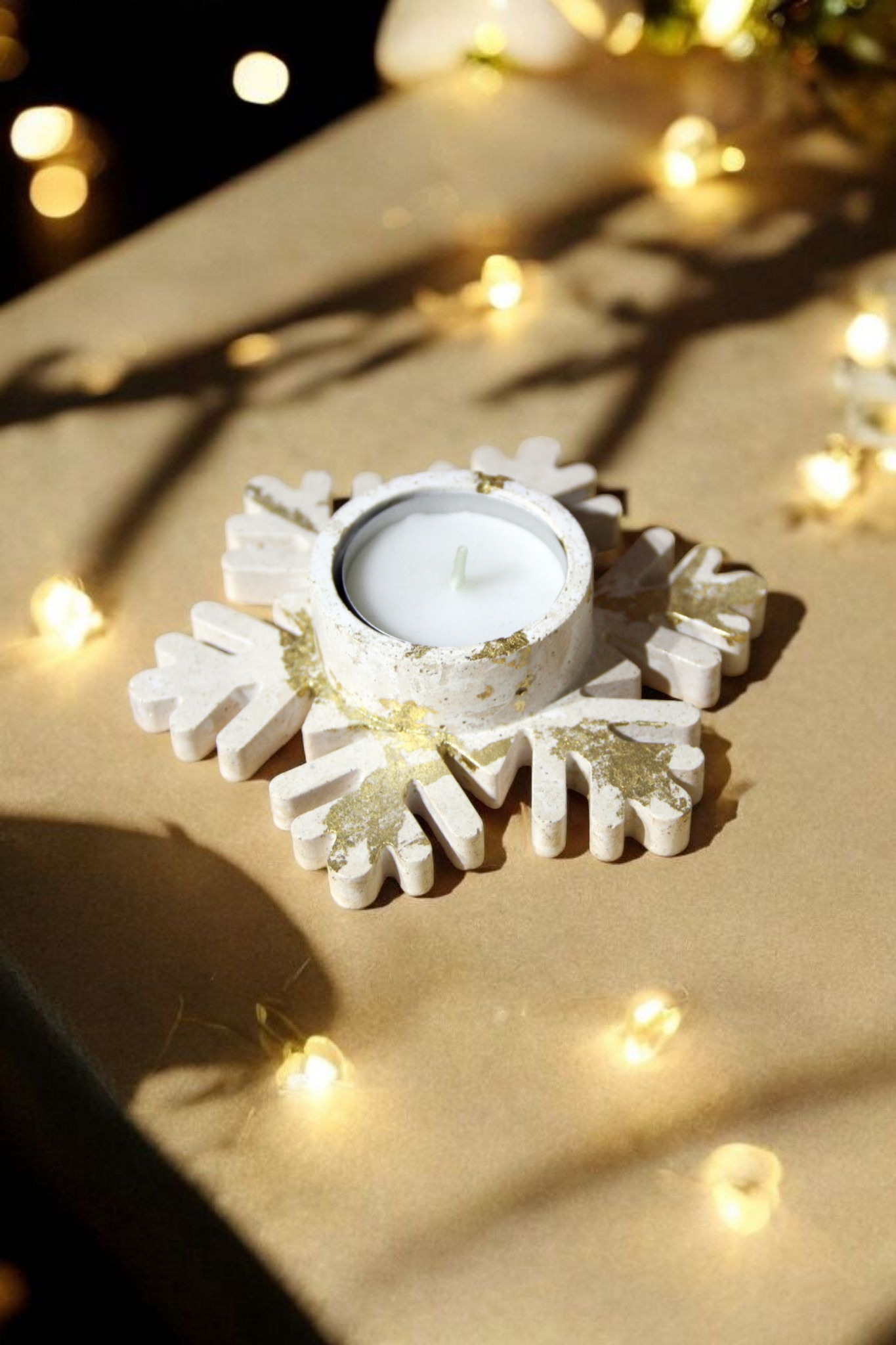 Βάση για Ρεσώ Χιονονιφάδα από Τσιμέντο – Μπεζ με λευκό με Χρυσά Φύλλα