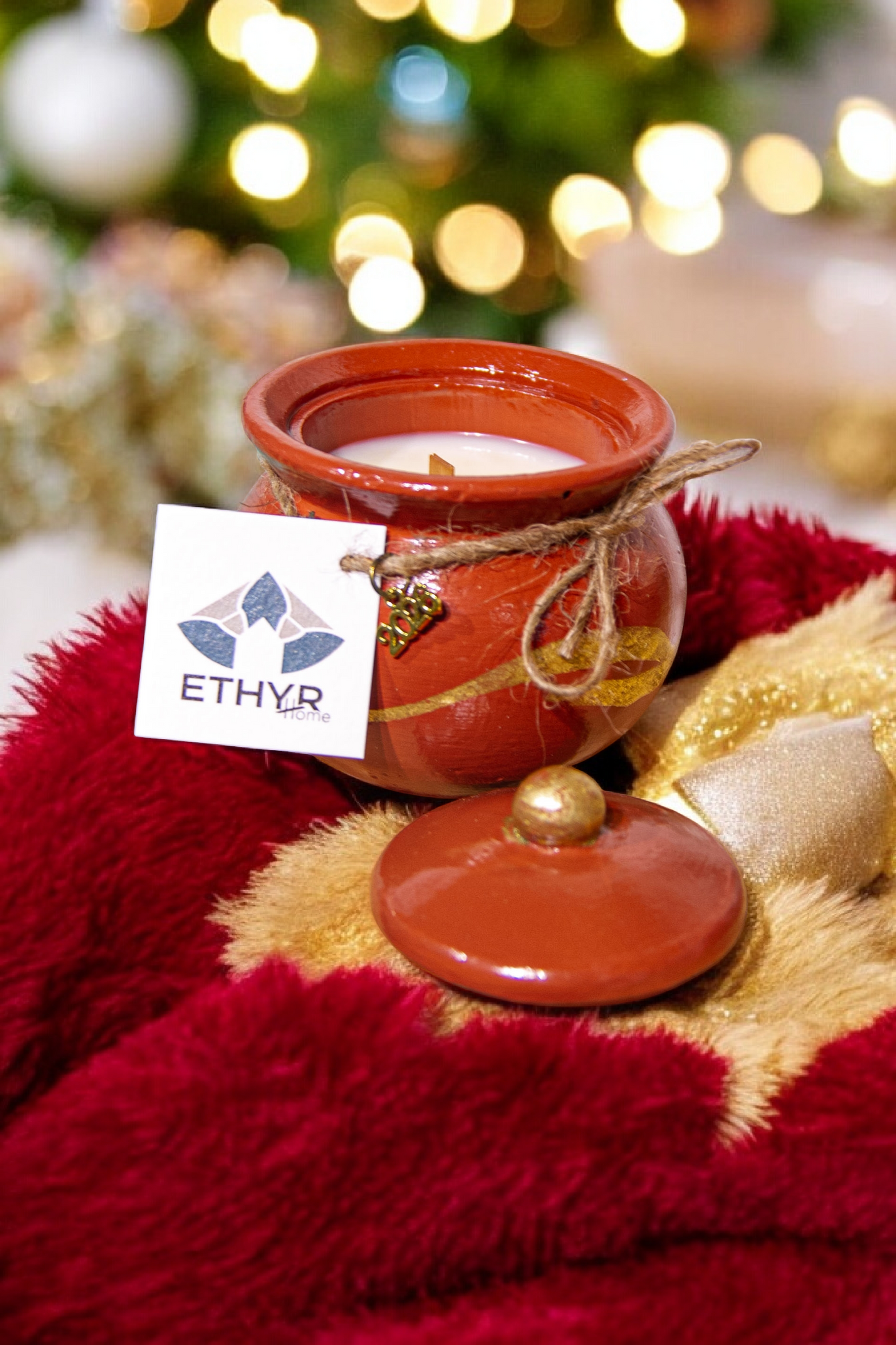 Κερί Σόγιας “Pyxides” – Μπορντό με χρυσό Τσιμεντένιο Δοχείο, Άρωμα Carrot Cake 2026