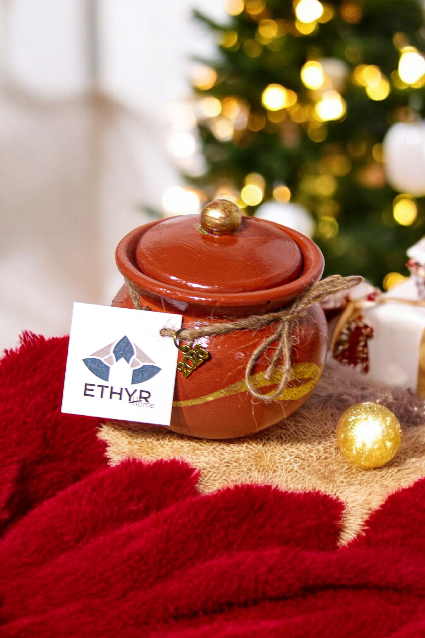 Κερί Σόγιας “Pyxides” – Μπορντό με χρυσό Τσιμεντένιο Δοχείο, Άρωμα Carrot Cake 2026